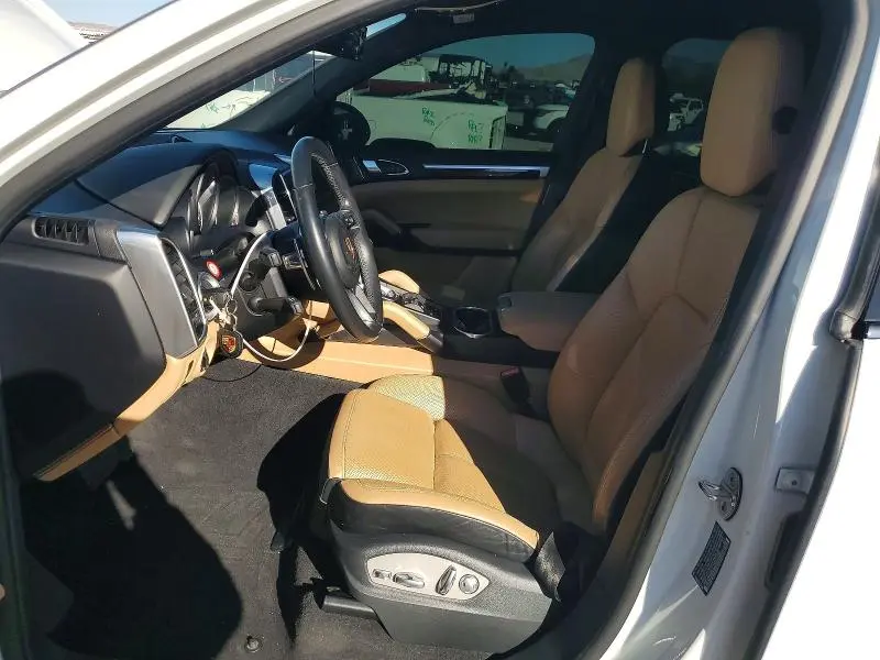 2018 PORSCHE CAYENNE   