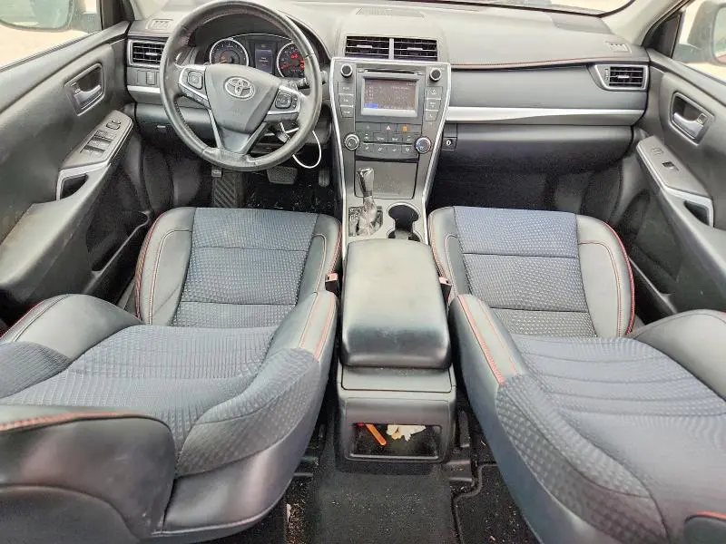 2015 TOYOTA CAMRY SE  