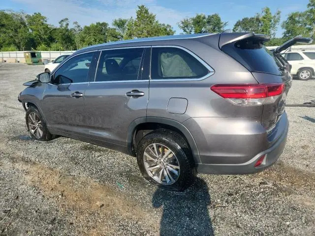2018 TOYOTA HIGHLANDER SE  