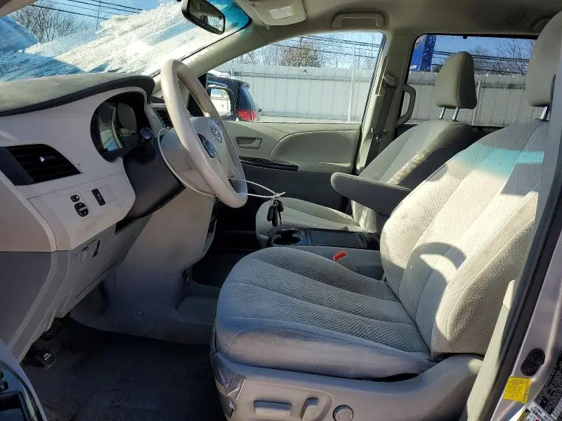 2012 TOYOTA SIENNA LE  