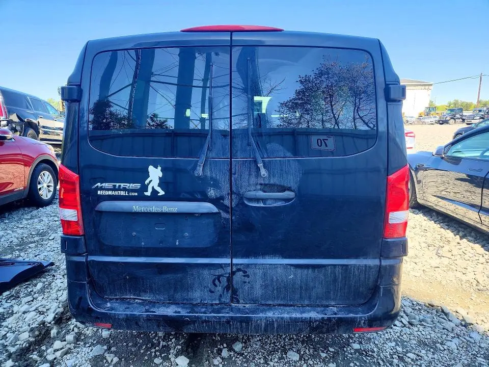 2017 MERCEDES-BENZ METRIS   