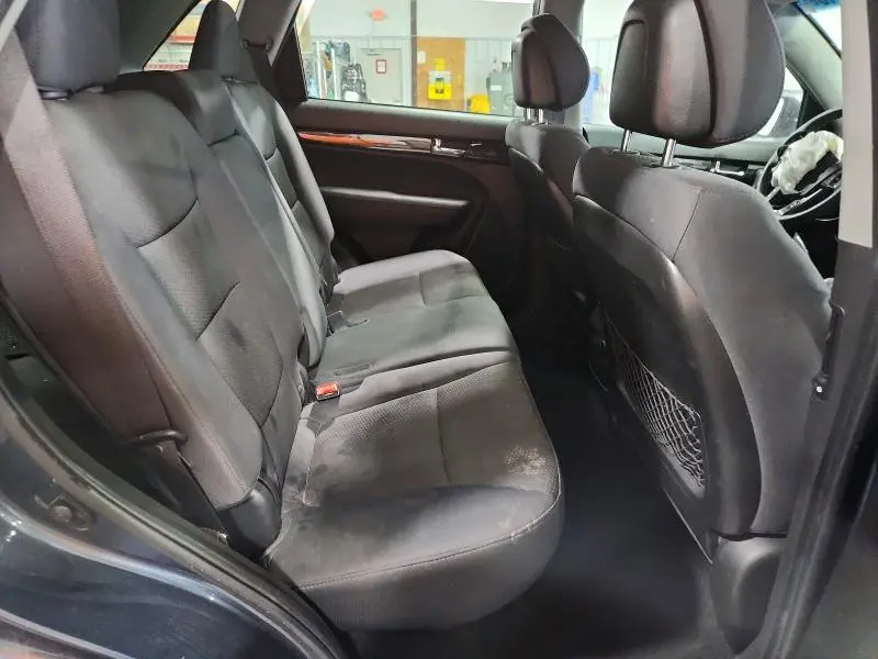 2011 KIA SORENTO LX  
