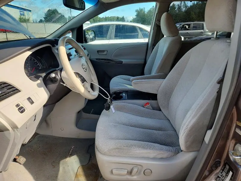 2011 TOYOTA SIENNA LE  