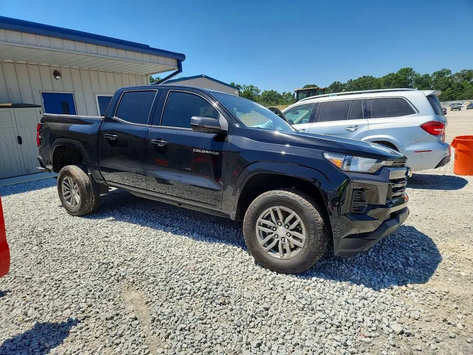 2024 CHEVROLET COLORADO LT  