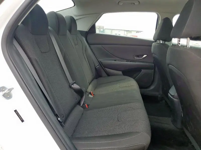 2021 HYUNDAI ELANTRA SE  
