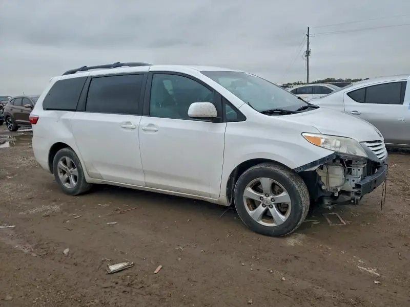 2015 TOYOTA SIENNA LE  