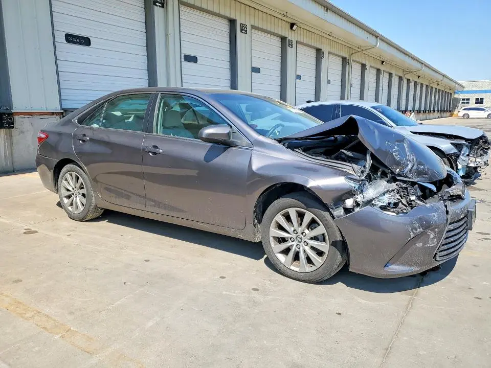 2016 TOYOTA CAMRY XLE  