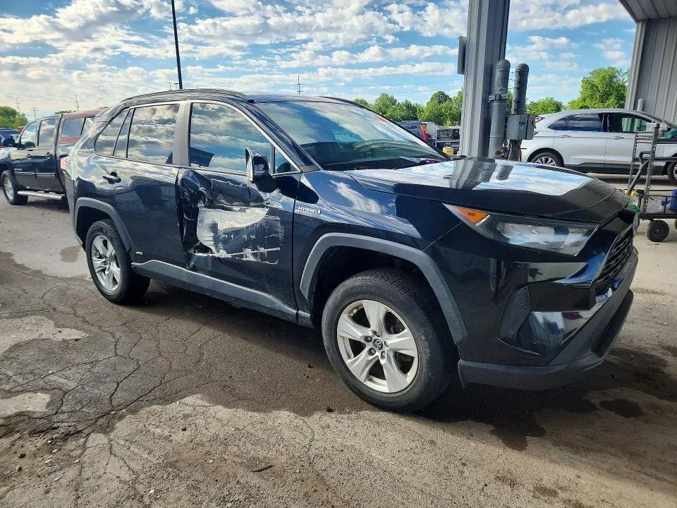 2019 TOYOTA RAV4 LE  
