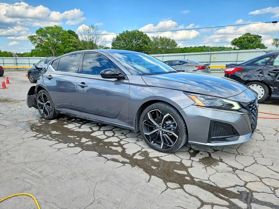 2024 NISSAN ALTIMA SR  