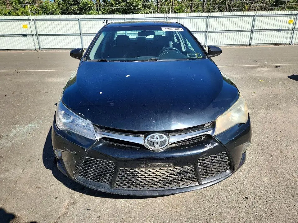 2016 TOYOTA CAMRY SE  