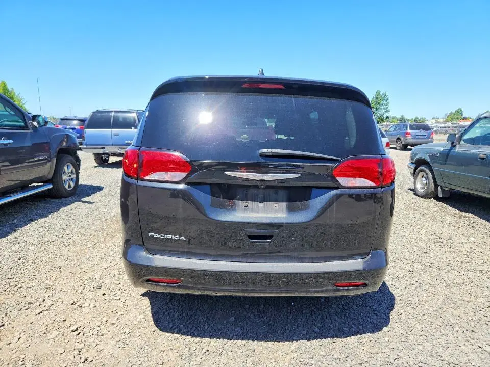 2017 CHRYSLER PACIFICA LX  