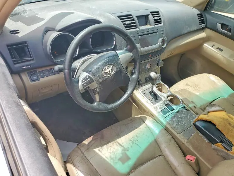 2012 TOYOTA HIGHLANDER SE  