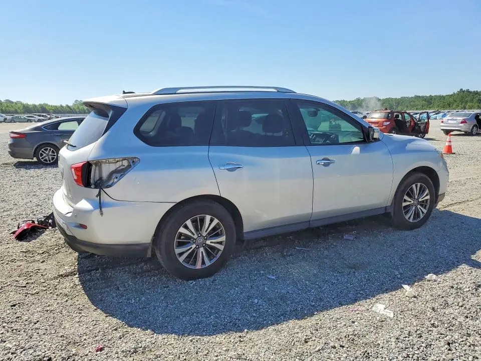 2017 NISSAN PATHFINDER SL  