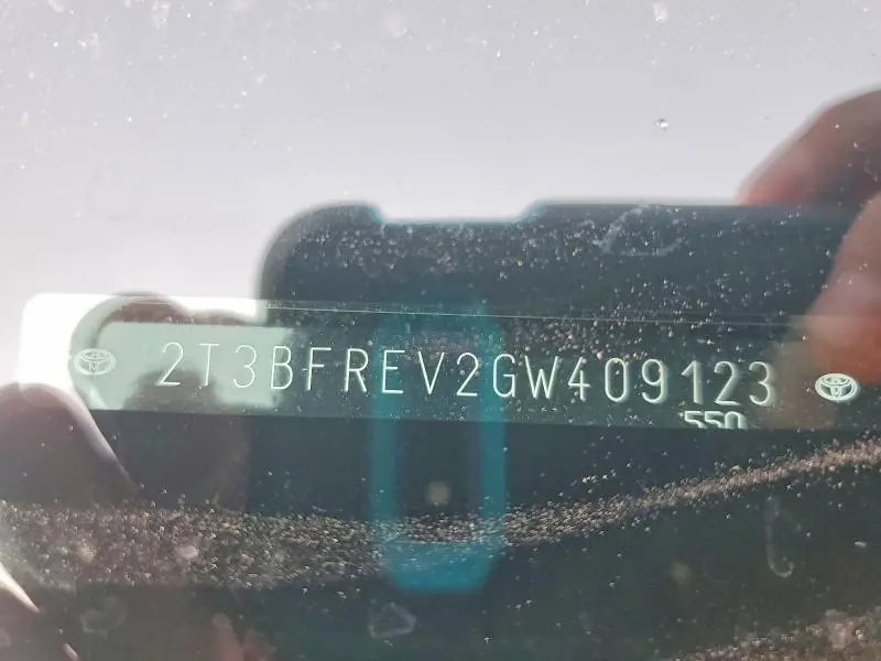 2016 TOYOTA RAV4 LE  
