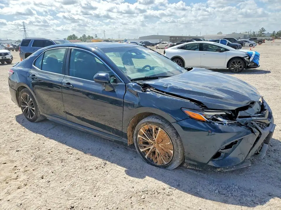 2018 TOYOTA CAMRY SE  