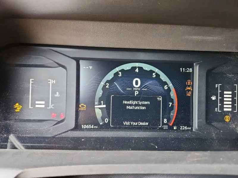 2025 TOYOTA TACOMA SR5  