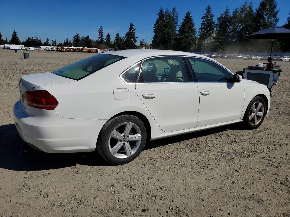 2013 VOLKSWAGEN PASSAT SE  