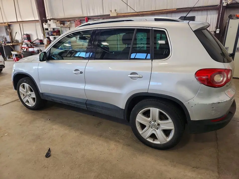 2011 VOLKSWAGEN TIGUAN S  
