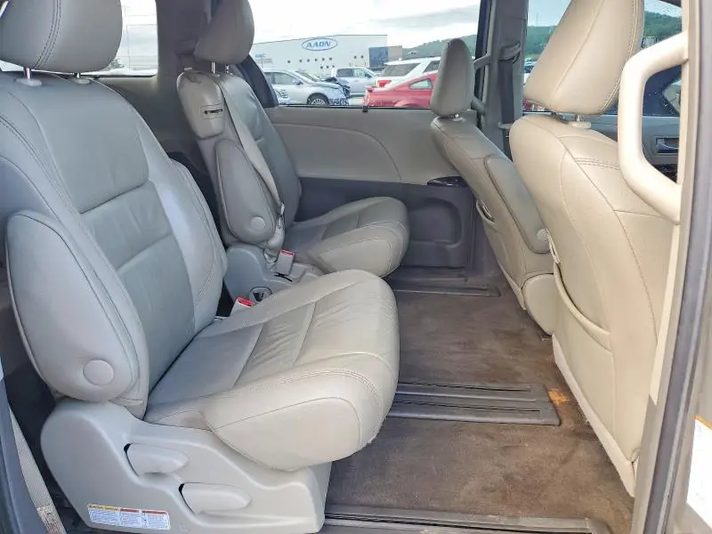 2017 TOYOTA SIENNA XLE 8-PASSENGER  
