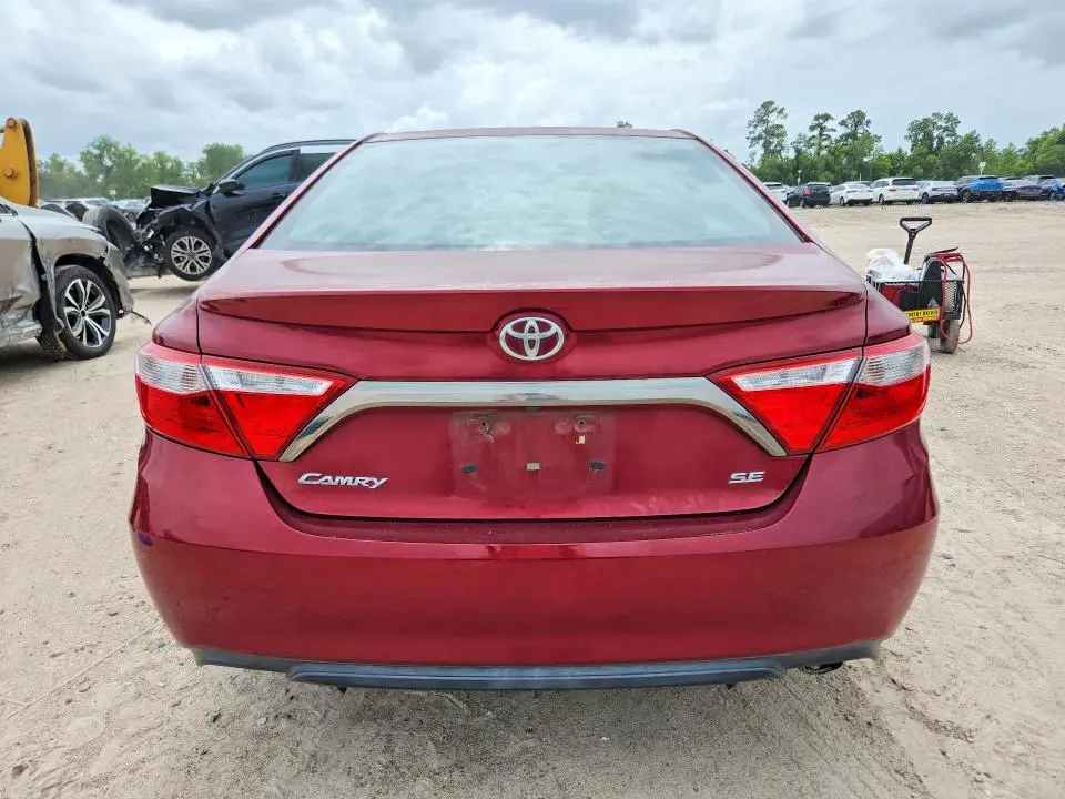 2015 TOYOTA CAMRY SE  