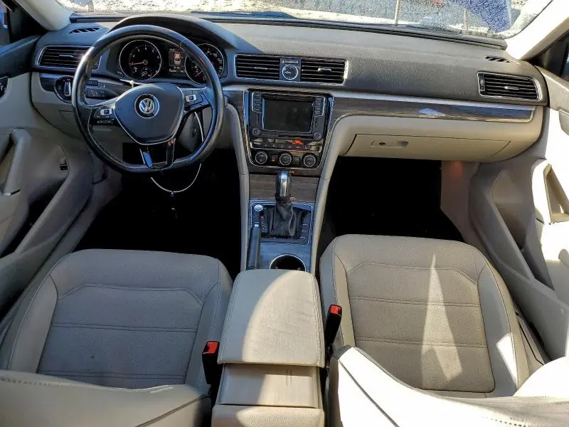 2017 VOLKSWAGEN PASSAT SE  