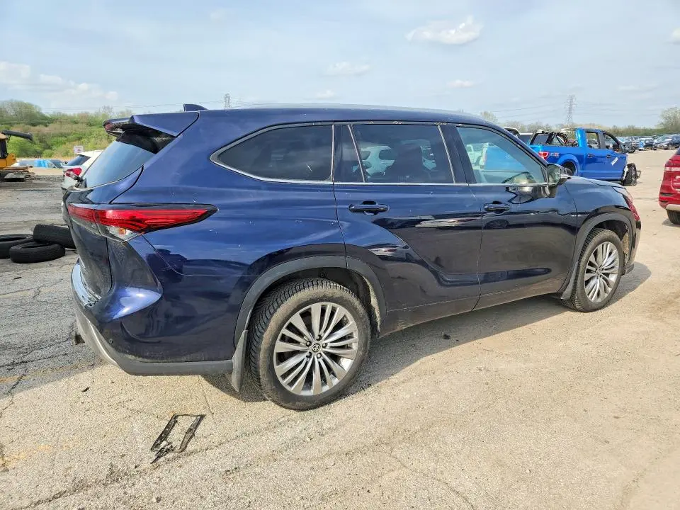 2022 TOYOTA HIGHLANDER PLATINUM  