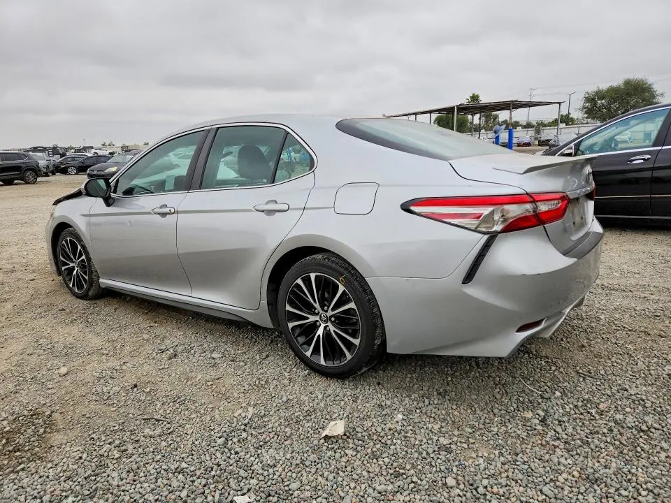 2018 TOYOTA CAMRY SE  