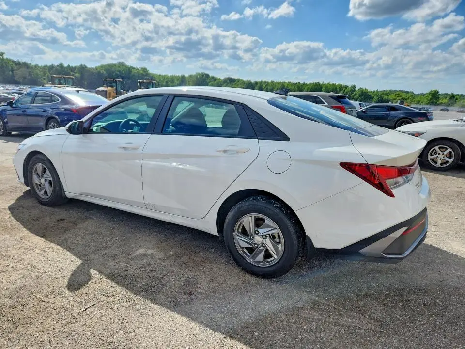 2024 HYUNDAI ELANTRA SE  