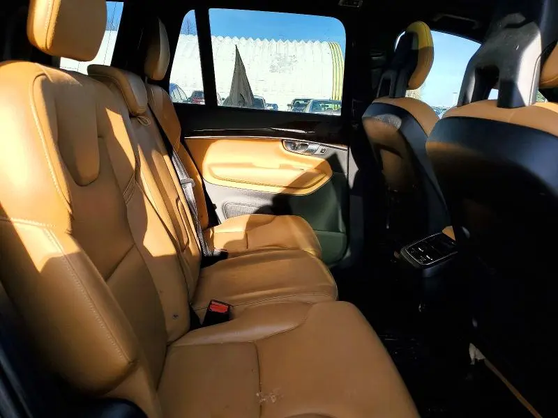 2016 VOLVO XC90 T6  