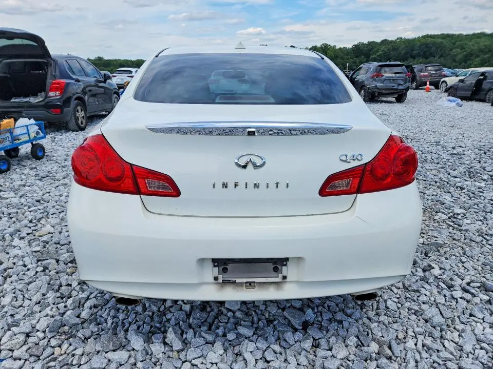 2015 INFINITI Q40 BASE  