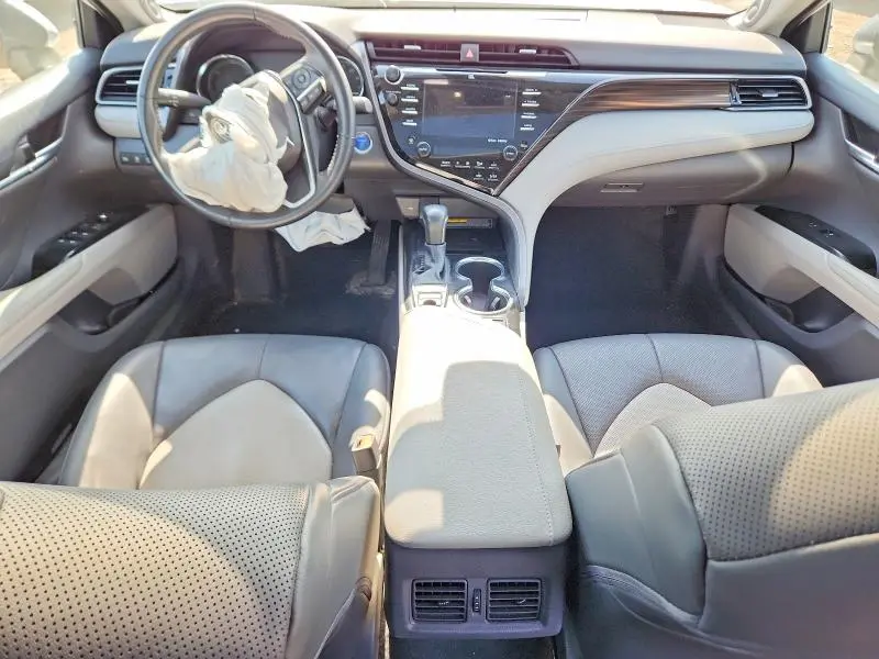 2020 TOYOTA CAMRY XLE  