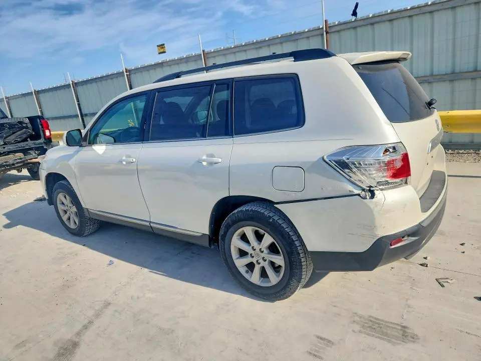 2013 TOYOTA HIGHLANDER PLUS  