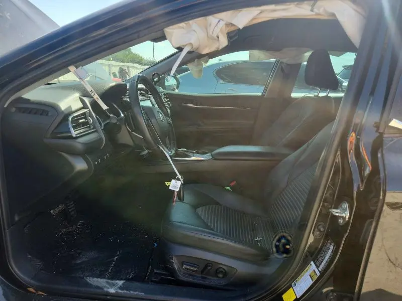 2019 TOYOTA CAMRY SE  