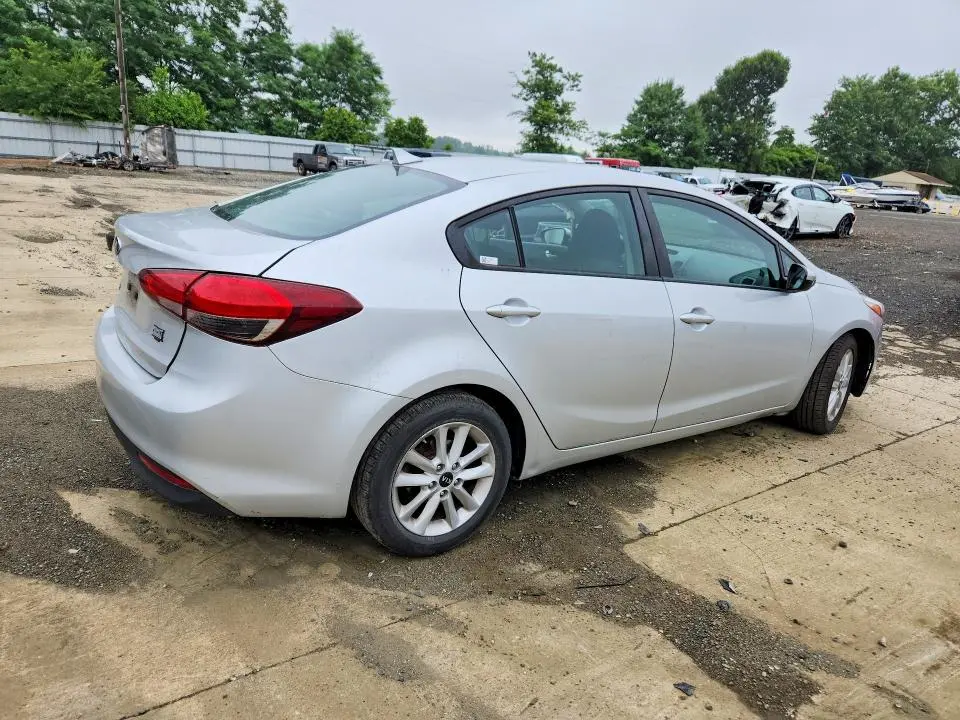 2017 KIA FORTE LX  