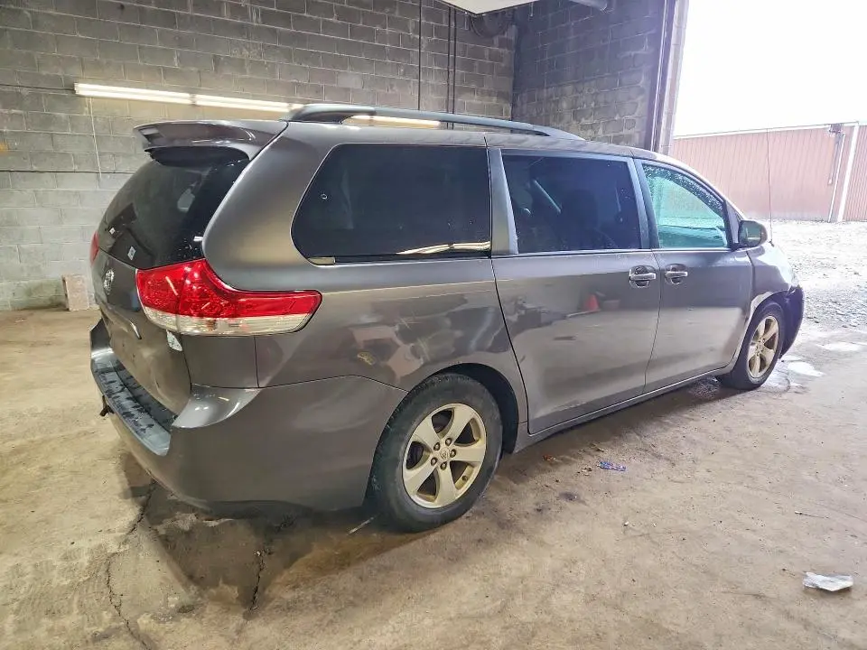 2012 TOYOTA SIENNA LE  