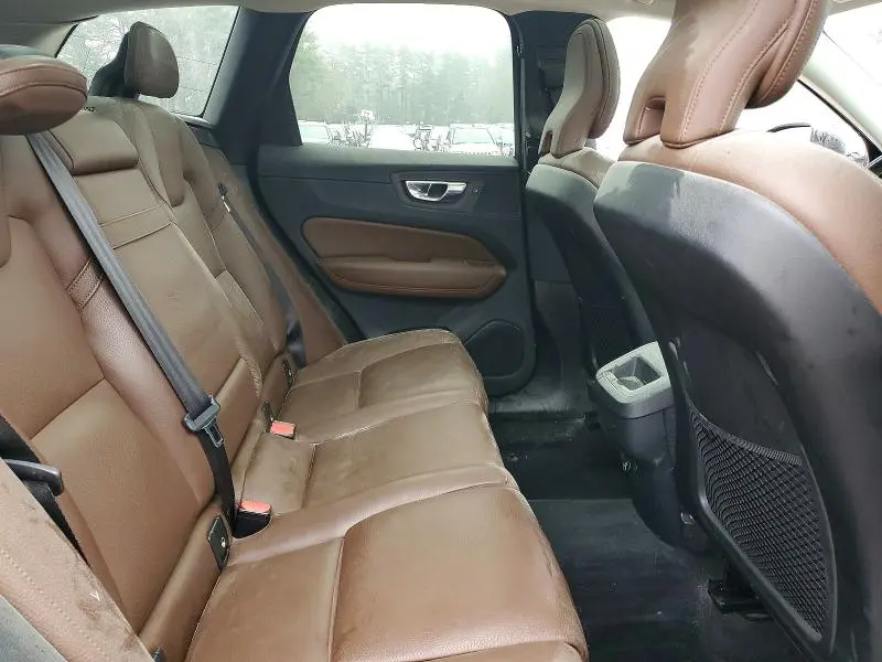 2019 VOLVO XC60 T5  