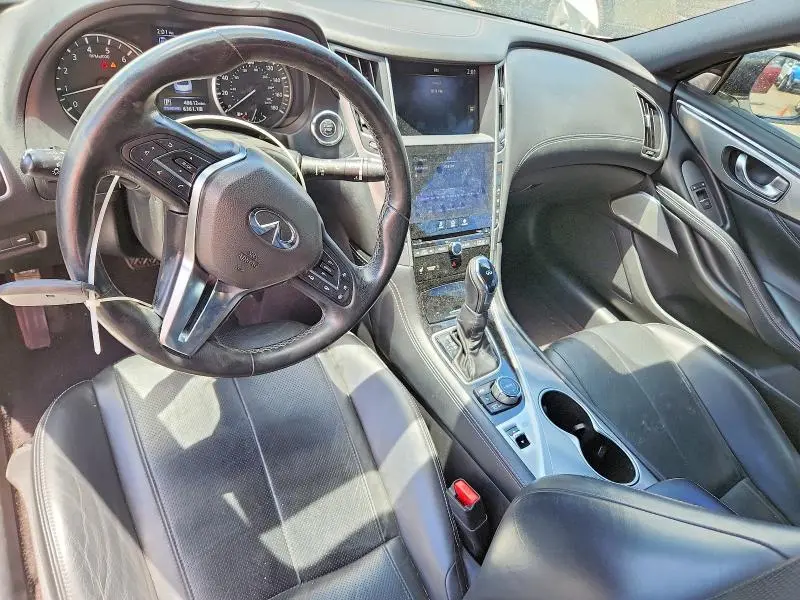 2021 INFINITI Q60 LUXE  