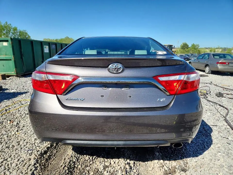 2016 TOYOTA CAMRY SE  