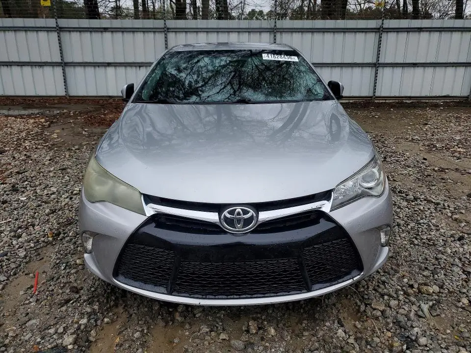 2016 TOYOTA CAMRY SE  