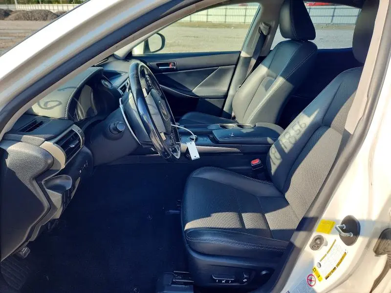 2016 LEXUS IS 200T  