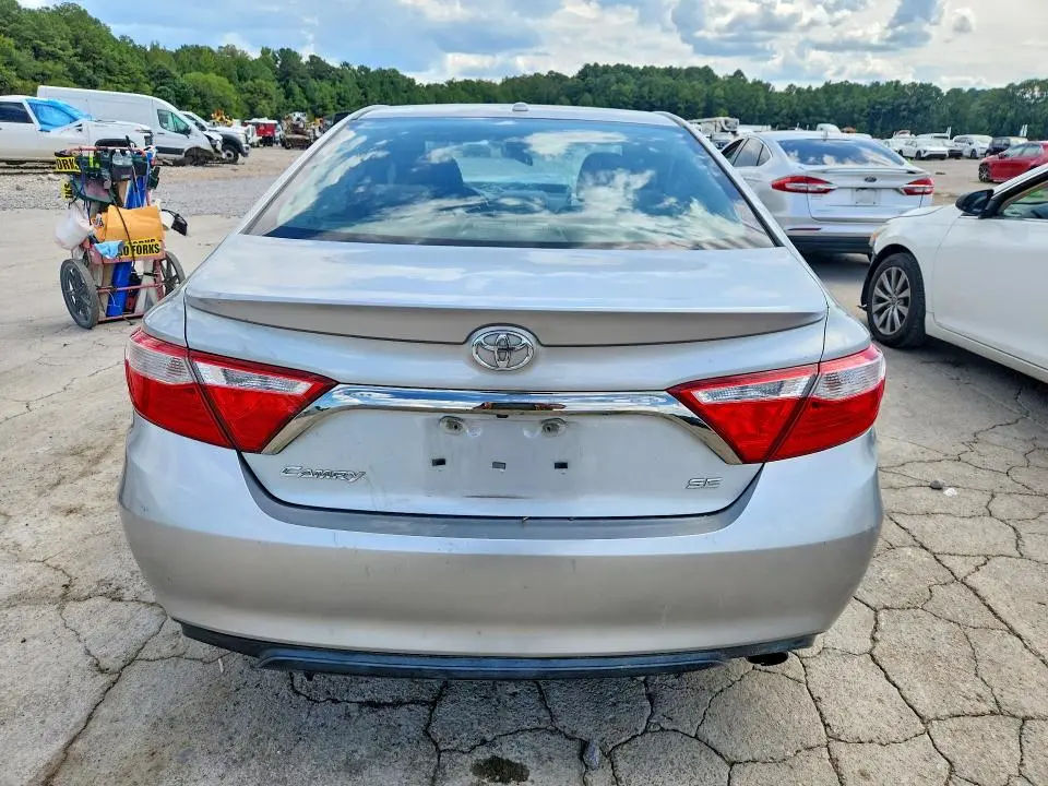 2016 TOYOTA CAMRY SE  