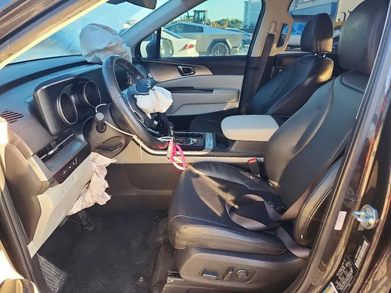2023 KIA CARNIVAL LX  