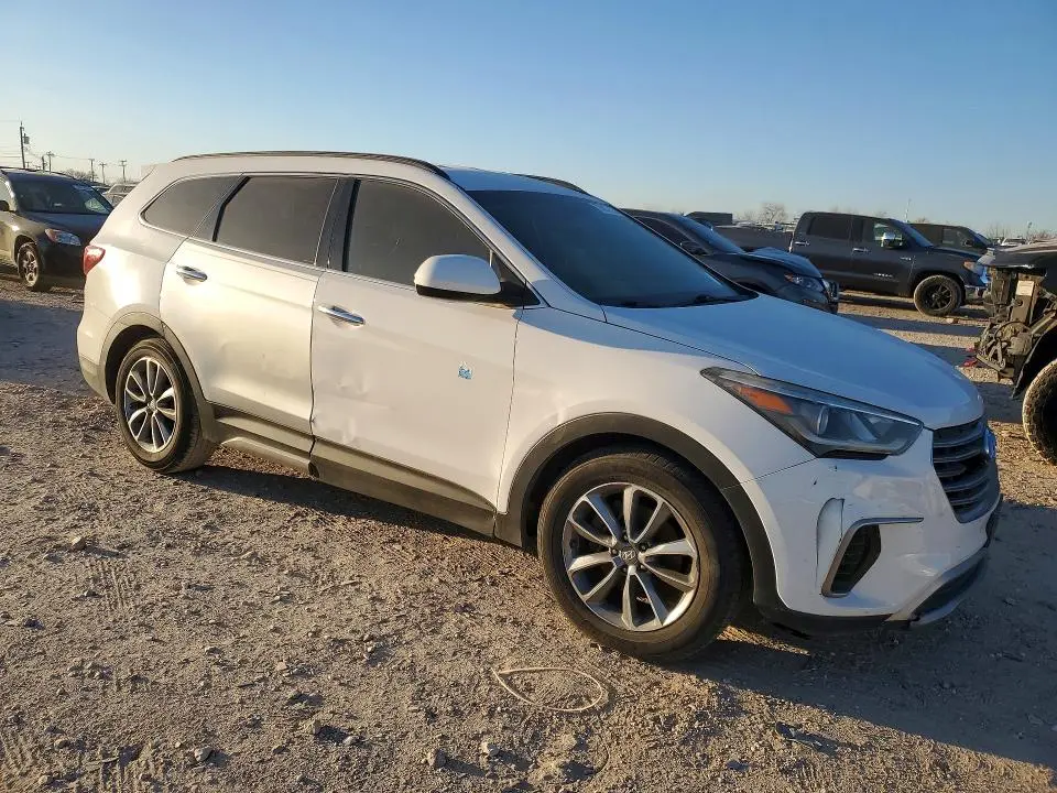 2018 HYUNDAI SANTA FE SE  
