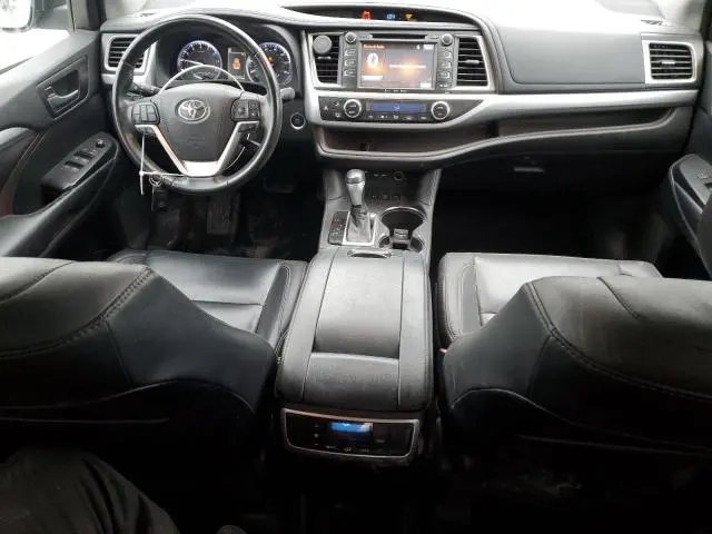 2019 TOYOTA HIGHLANDER SE  