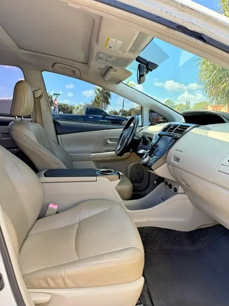 2013 TOYOTA PRIUS V FIVE  