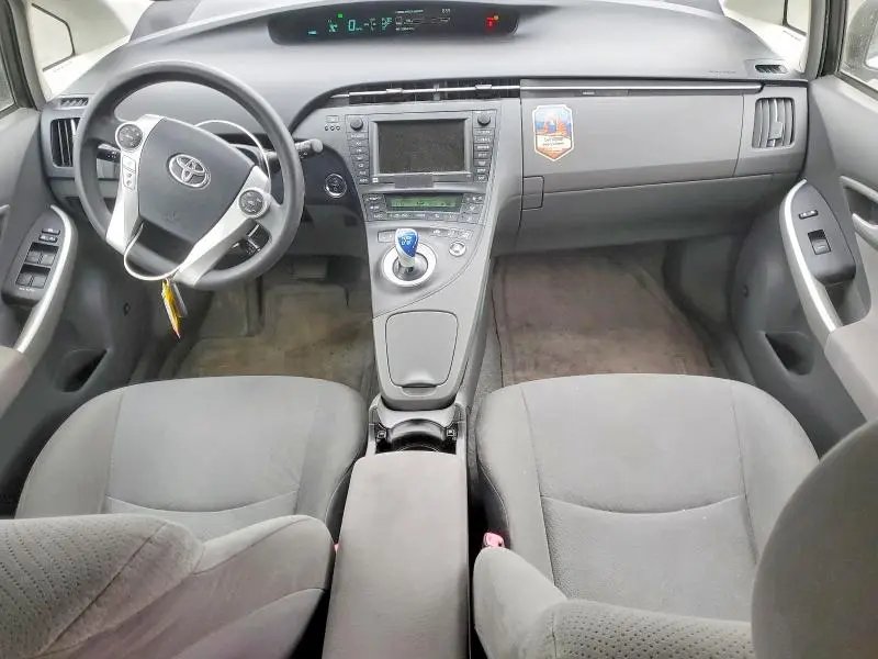 2010 TOYOTA PRIUS III  