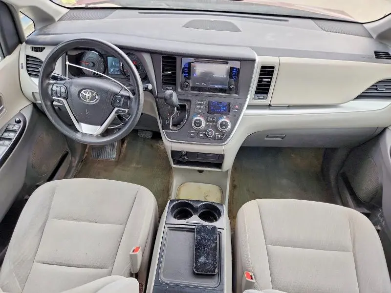 2016 TOYOTA SIENNA LE  