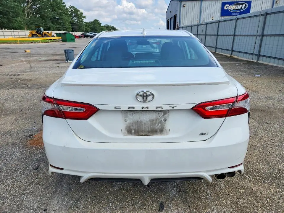 2019 TOYOTA CAMRY SE  