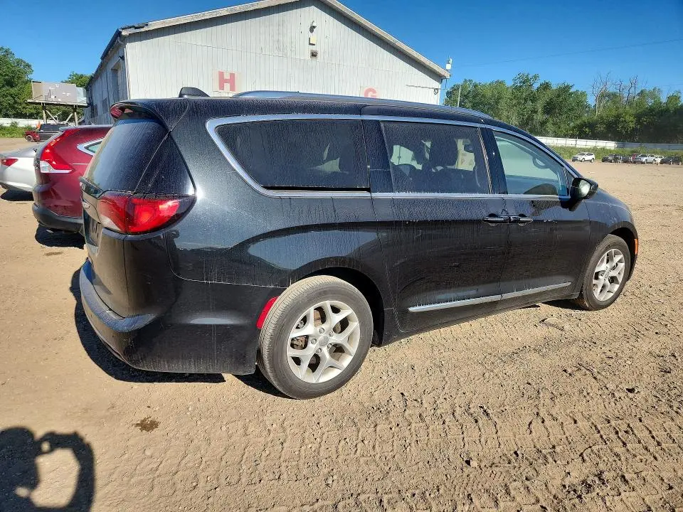2017 CHRYSLER PACIFICA TOURING L PLUS  