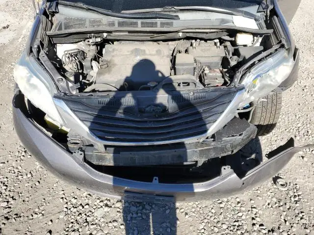 2014 TOYOTA SIENNA LE  